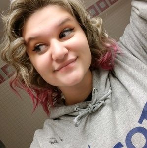 Meet your Posher, Alexis